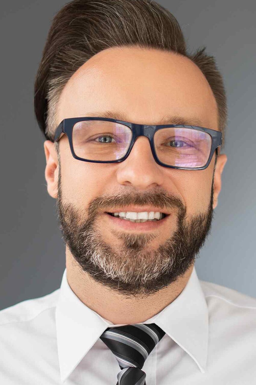 https://dev.cyberlocke.com/wp-content/uploads/2019/02/team_02-850x1280.jpg